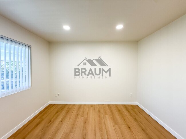 Building Photo - 5611 Fulcher Ave