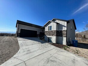 Building Photo - STUNNING 7-BEDROOM HOME IN PLEASANT GROVE
