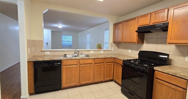 Building Photo - 15215 Benson Landing Dr