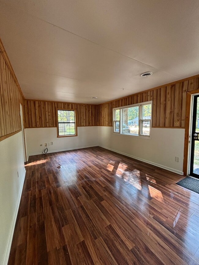 Building Photo - 3 bdrm 1 Bath home near Millington Elementary