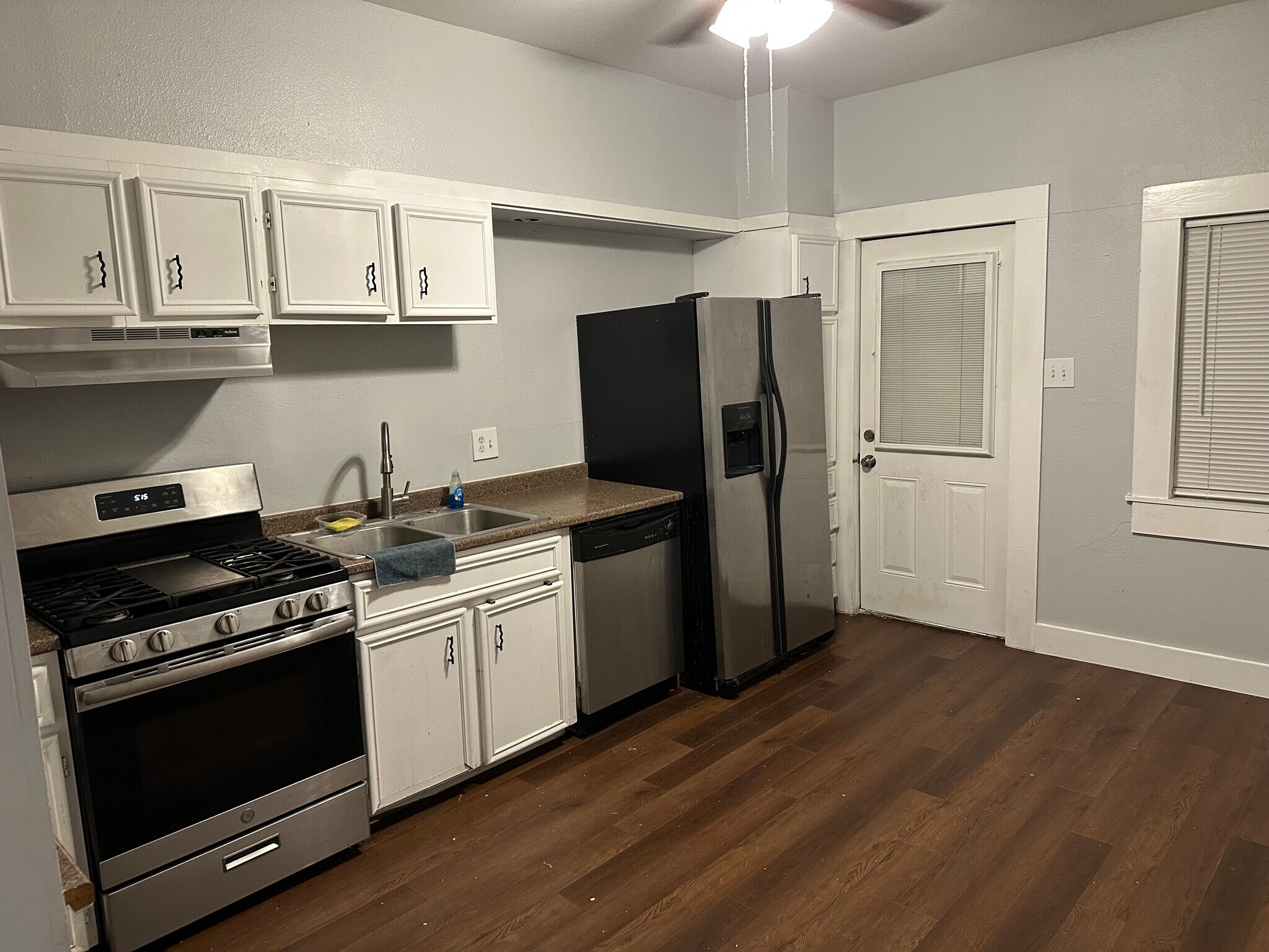 Building Photo - 1118 Santa Anna