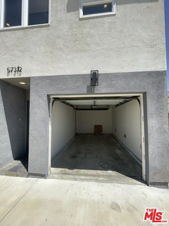 Building Photo - 5733 1/2 Fulcher Ave