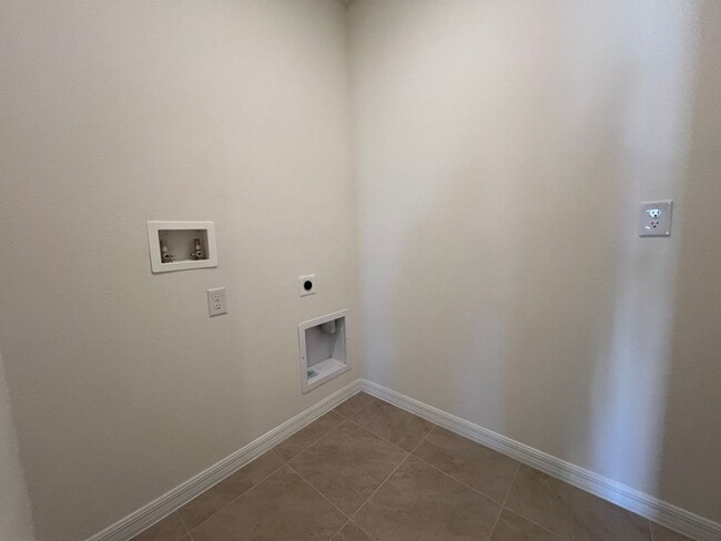 Building Photo - Brand New! 4 Bedroom, 2 Bathroom home in t...