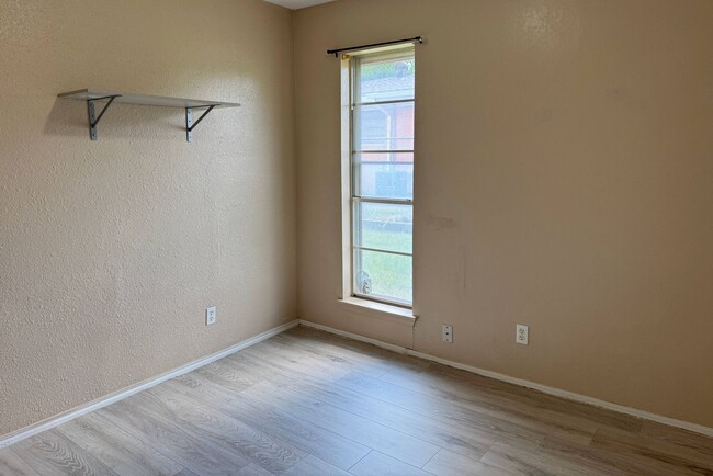 Building Photo - 1901 W Wenonah Blvd