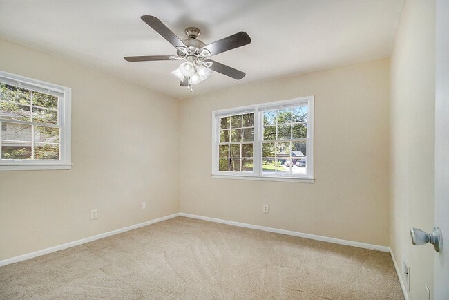 Building Photo - 4 Bedroom 3.5 Bath House