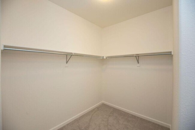 Building Photo - Beautiful 2-Bedroom, 2.5-Bath Townhome in ...