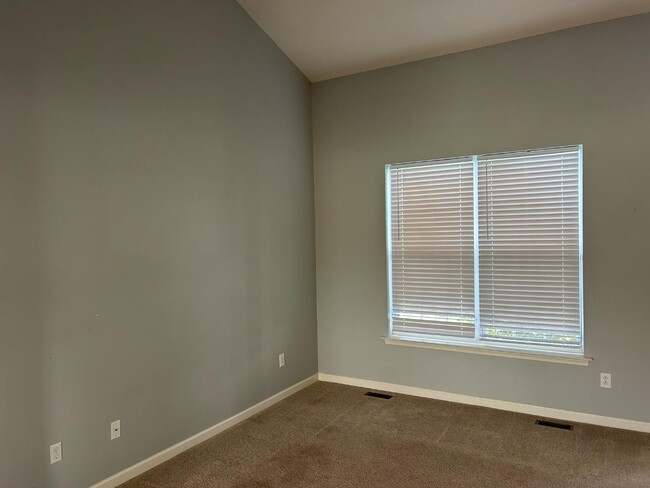 Building Photo - 453 Jockey Hollow Dr