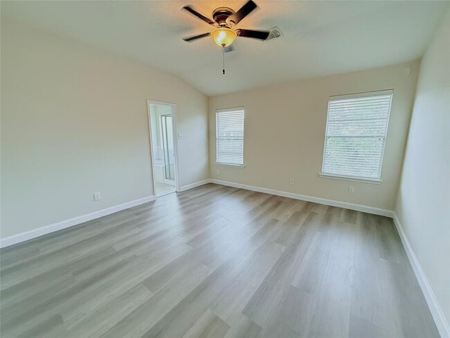 Building Photo - 26430 Richwood Oaks Dr