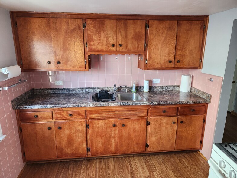 Kitchen Sink - 5354 N Linder Ave