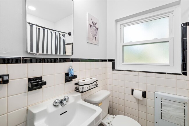 Building Photo - Beautifully Furnished Midtown Rental – Mov...