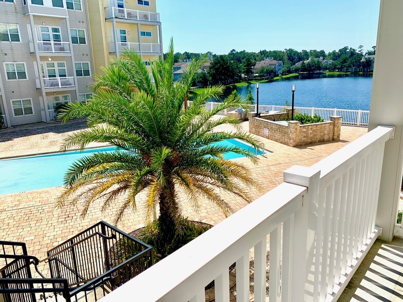 Lake Lofts at Deerwood 4360 Deerwood Lake Pky Jacksonville FL 32216