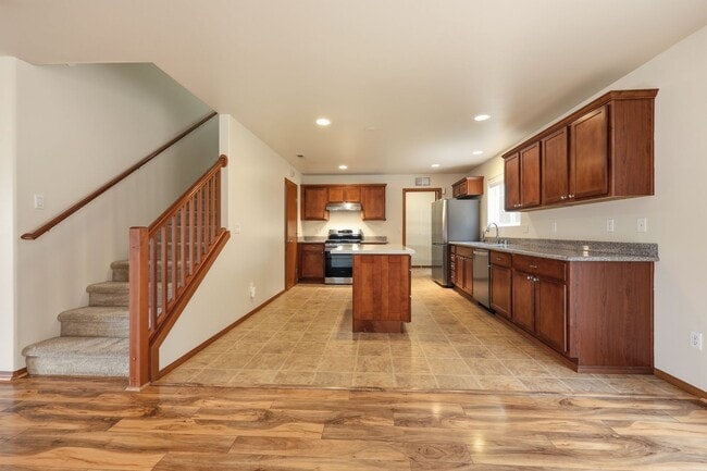 Building Photo - 3 bed 2.5 bath updated home in Tumwater School District - 2300 sq.ft. - fenced back yard.