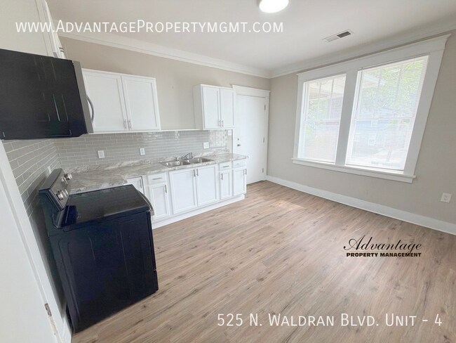 Building Photo - 525 N Waldran Blvd