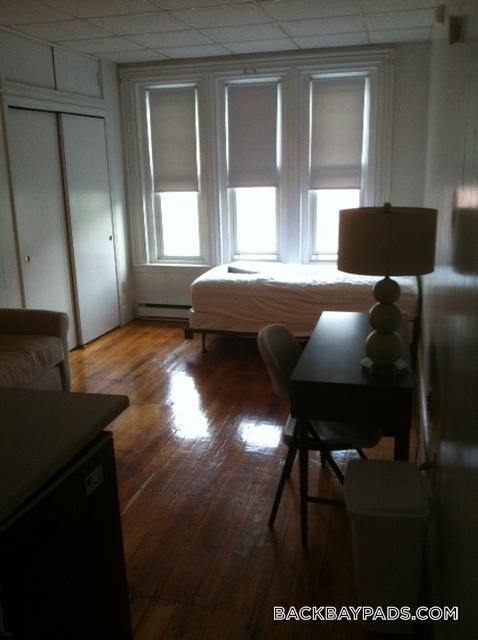 Building Photo - 272 Newbury St