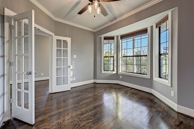 Building Photo - Charming 3-Bedroom Home with Modern Amenit...