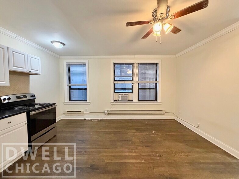 Building Photo - 3333 N Marshfield Ave