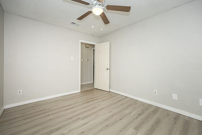 Building Photo - Charming 3-Bed, 2-Bath Home in Pascagoula – Great Location!