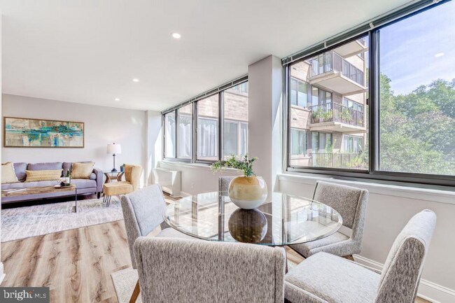 Building Photo - 600 Roosevelt Blvd