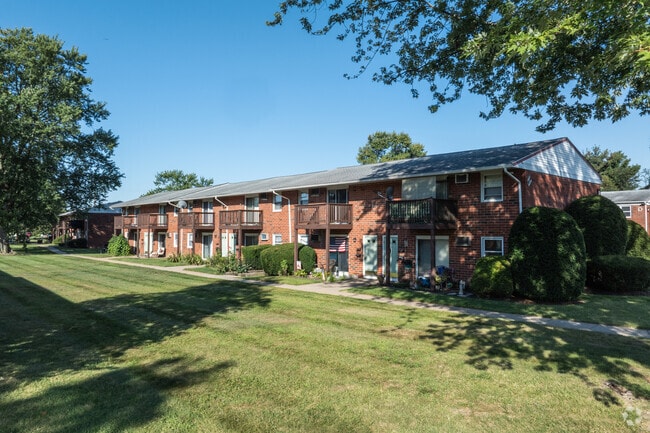 Building Photo - Country Club Apartments
