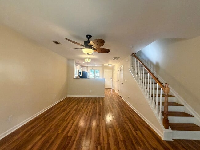 Building Photo - Updated & Spacious Two Bedroom Townhouse!