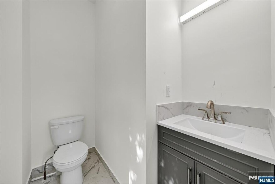 Building Photo - 66 Boulevard