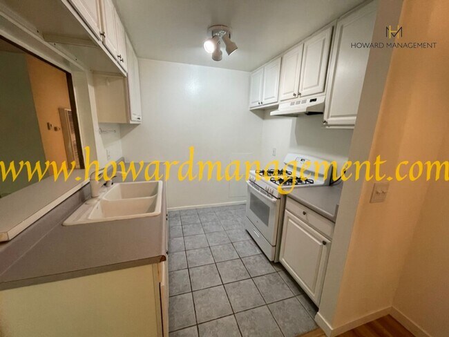 Building Photo - Bonus Den! Beautiful lower condo with large patio in Tara Hills, a resort style living complex!