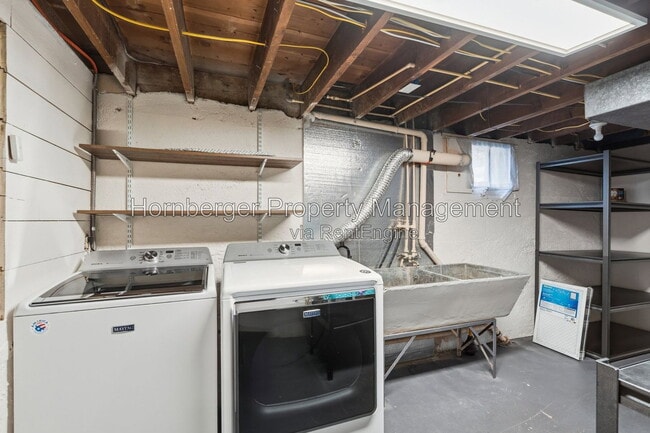 Building Photo - 1210 S Maple St