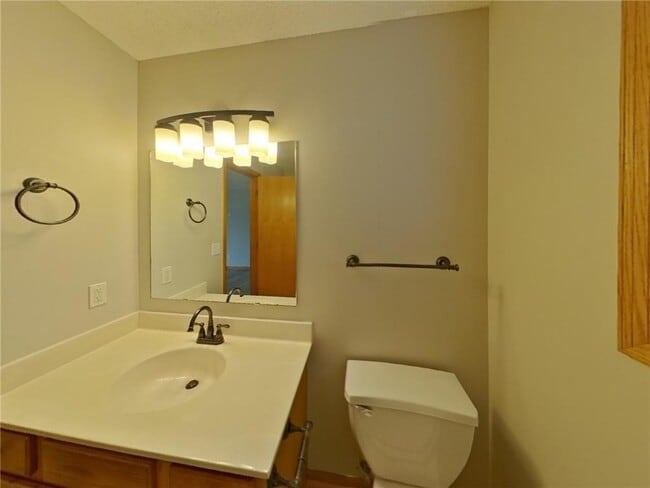 Building Photo - 452 Orchard Pkwy W
