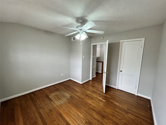 Building Photo - 1820 Binz St