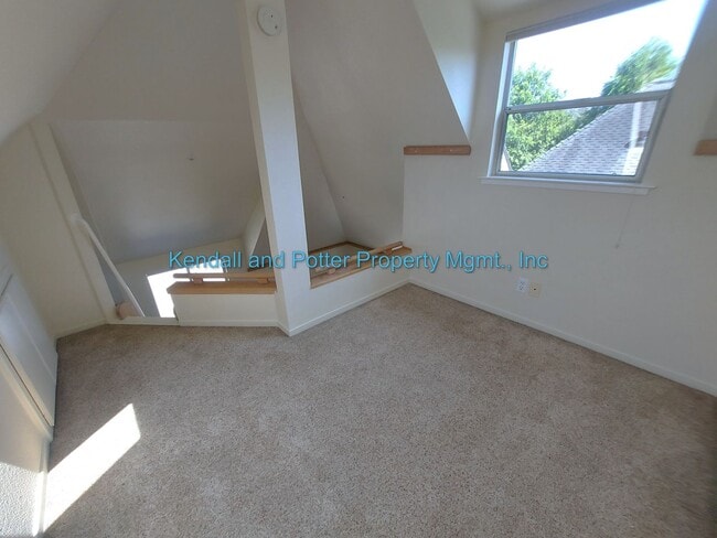 Building Photo - Spacious 1 bedroom loft in Santa Cruz