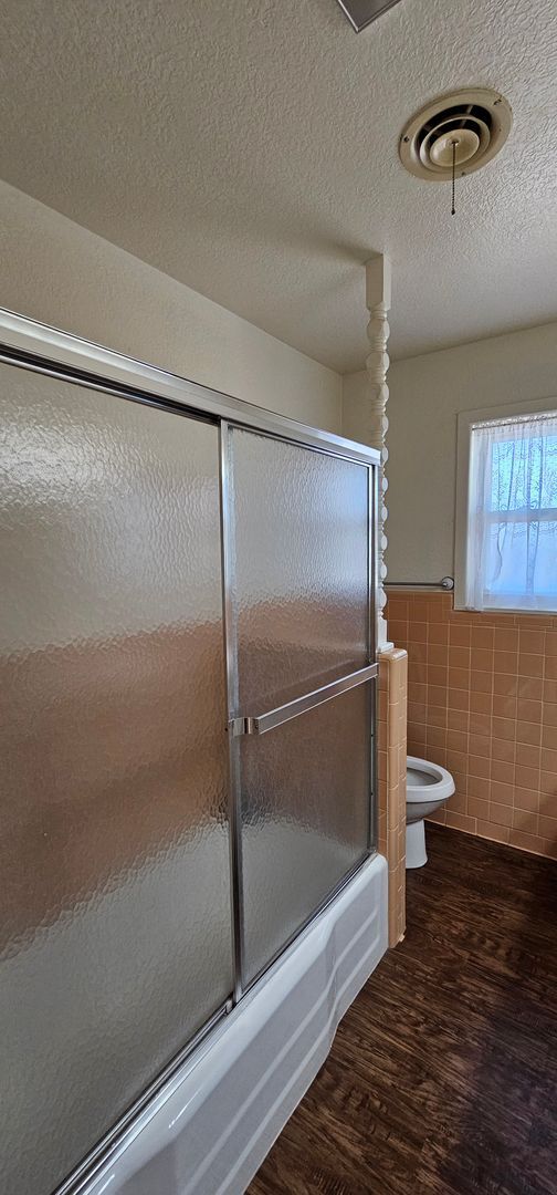 Building Photo - Gorgeous 3 bedroom, 2 bath home Available 4/17