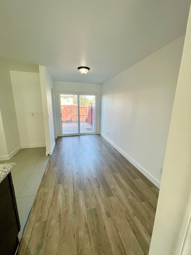 Building Photo - 1131 E Citrus Ave