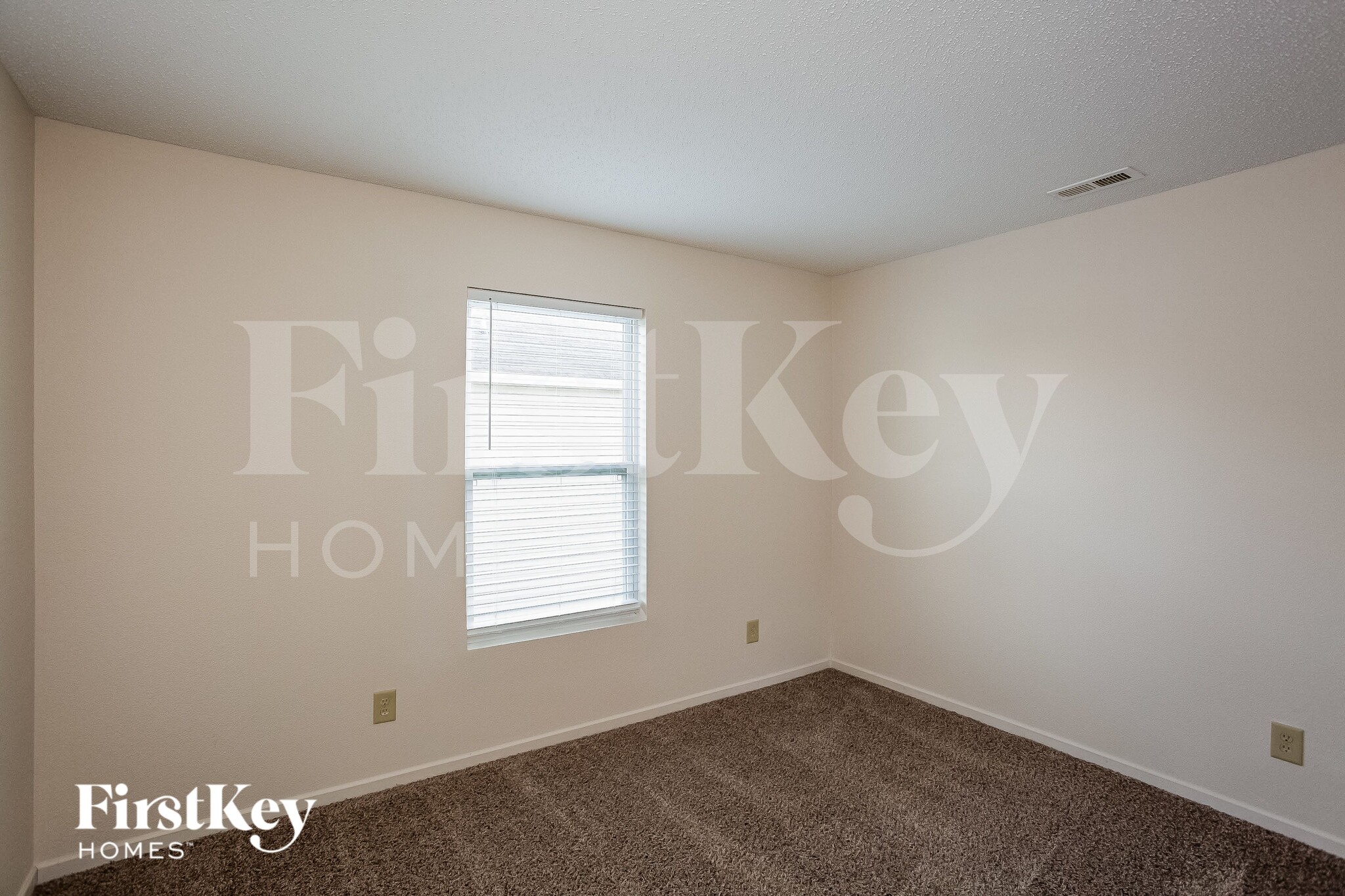 Building Photo - 15393 Border Dr