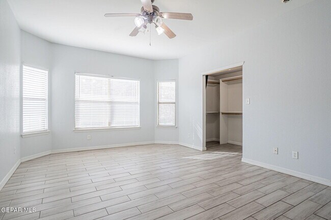 Building Photo - 12501 Sun Haven Dr