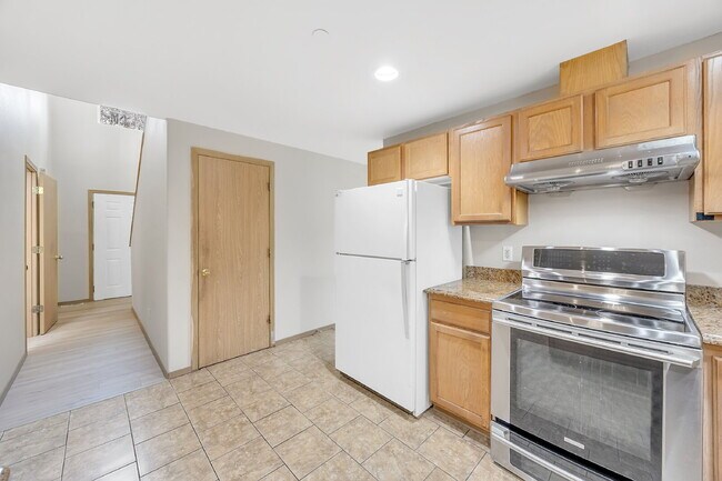 Building Photo - NO SHOWINGS AT THIS TIME~ 5 Bedrooms ( one brm is on main floor) and 4 bathrooms (2 are on main f...