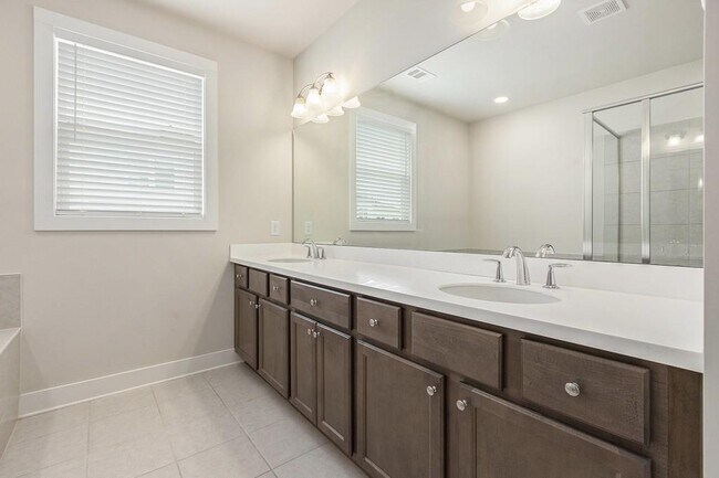 Building Photo - 1247 Winterhaven Dr