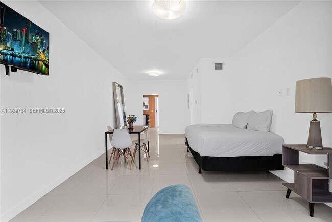 Building Photo - 1025 94th St