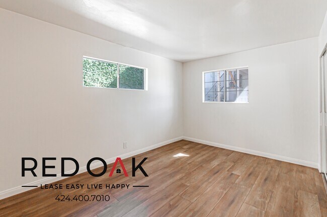 Building Photo - 2132 Cove Ave