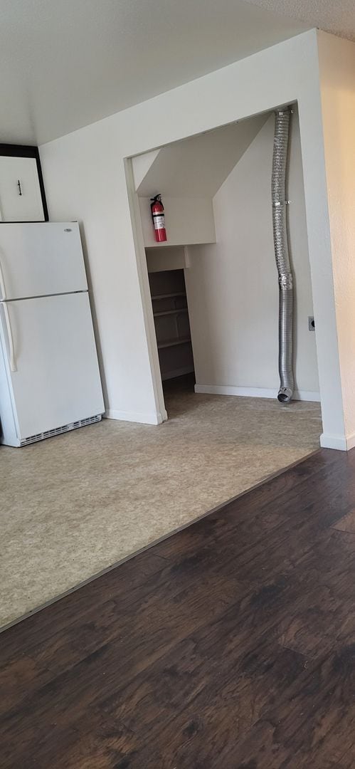 Building Photo - Nice 3 Bedroom 1 1/2 Bath Townhouse in Tac...