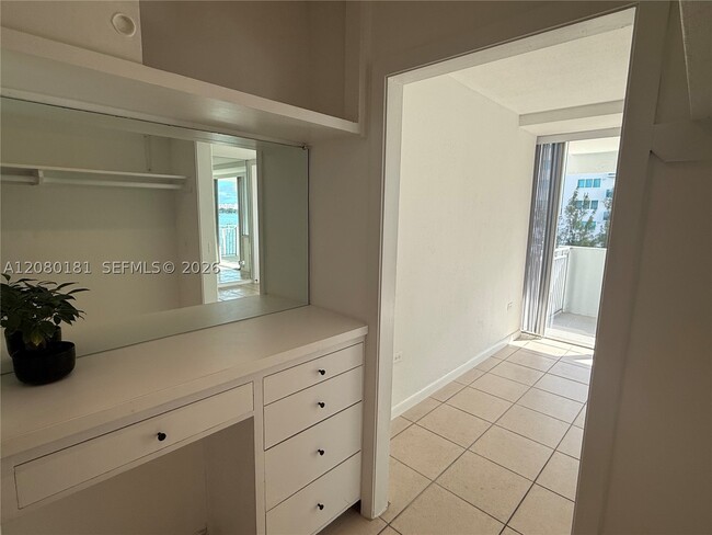 Building Photo - 7545 E Treasure Dr
