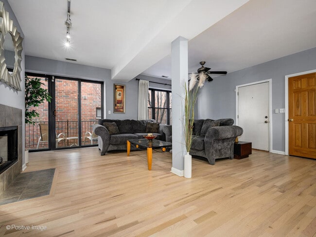 Building Photo - 4014 S Drexel Blvd