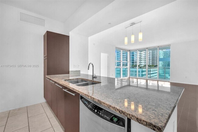 Building Photo - 951 Brickell Ave