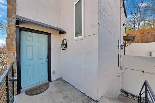 Building Photo - 2303 Park Hill Dr