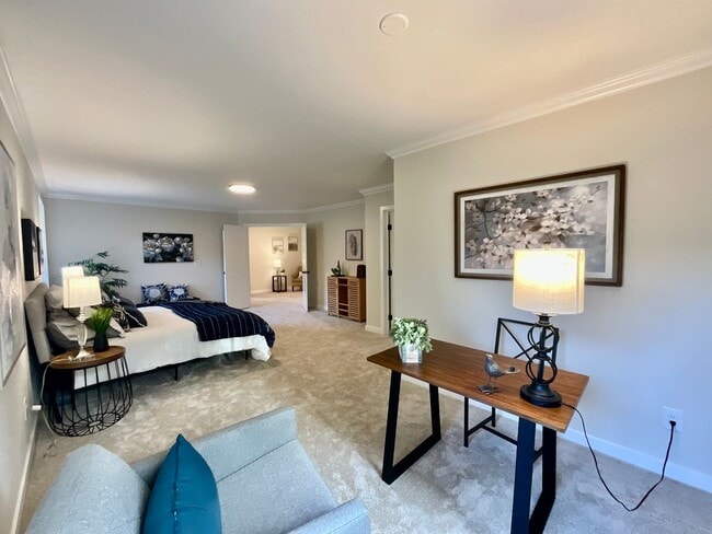 Building Photo - Spacious 3-Bedroom Home with Sunroom in Private Lake Community – Everett