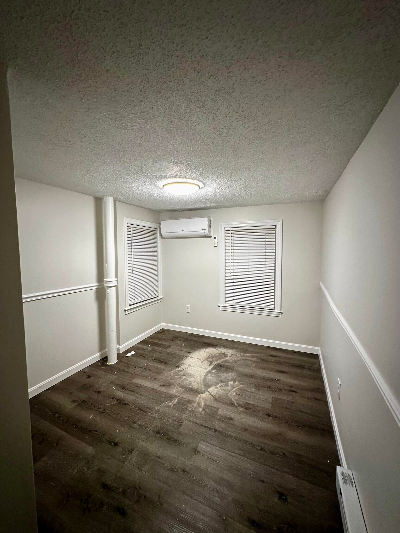 Bedroom #2 (unit will be professionally cleaned before move-in) - 33 Sumner St