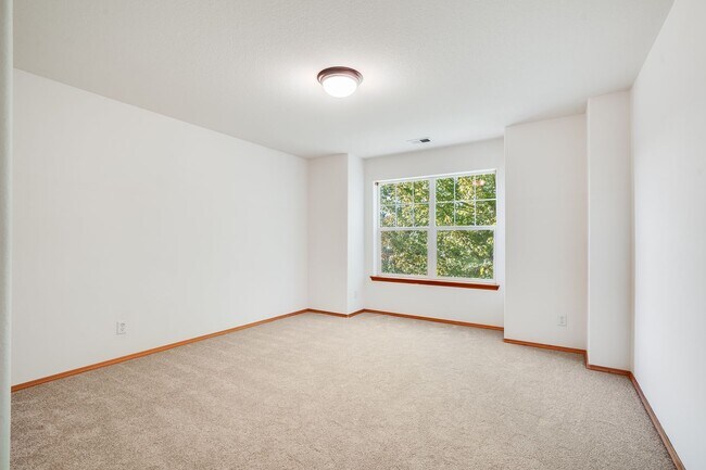 Building Photo - Spacious 5-Bed Bethany Home with Solar, A/C & Private Wooded Setting — Available Now!