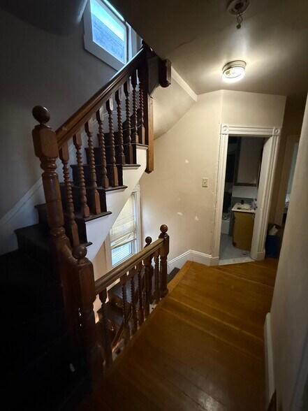 Building Photo - 10 Eldora St