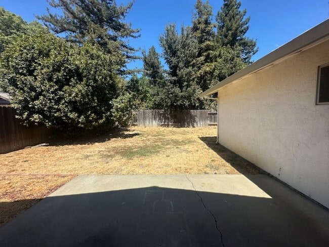 Building Photo - 3 bedroom  2 bath for rent