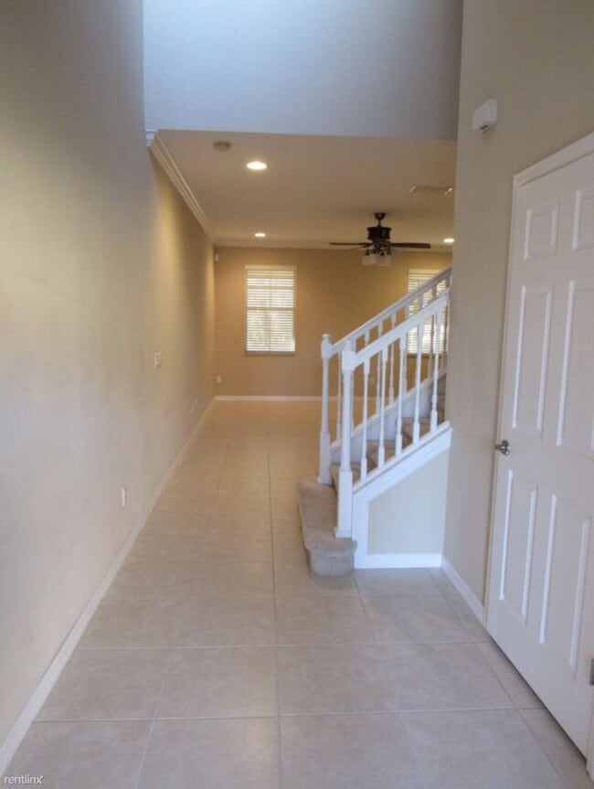 Building Photo - 644 Venice Place