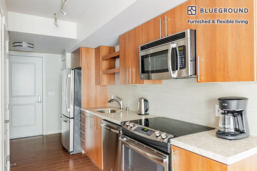 Building Photo - 10333 Main St